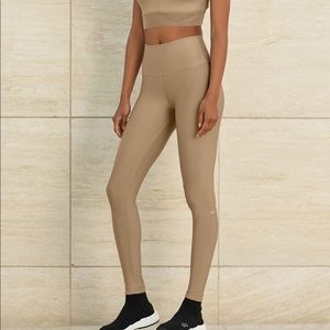 New with tags Alo yoga airlift leggings xs